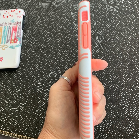 2 iPhone XR cases - Picture 10 of 13